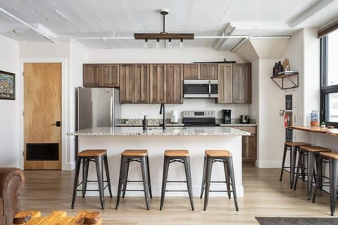 There's room for 8 at the counter tops