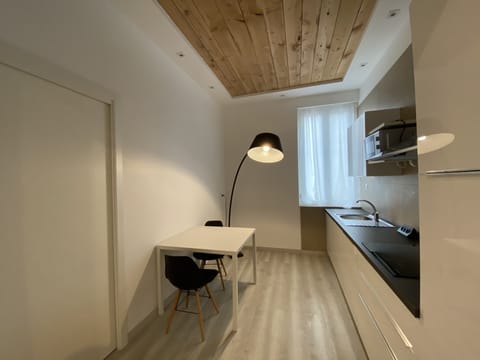 Deluxe Studio | Private kitchen | Shared fridge, stovetop, dishwasher, cookware/dishes/utensils