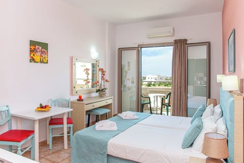 Standard Studio | Desk, free cribs/infant beds, bed sheets