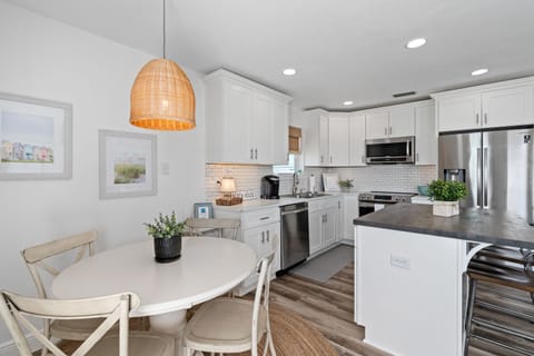 Kitchen / Dinning Area 