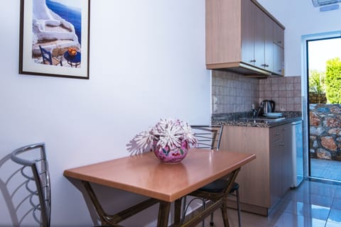 Superior Apartment, 1 Bedroom | Private kitchenette | Fridge, stovetop, electric kettle, cookware/dishes/utensils