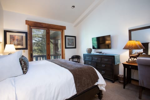 Furniture, Indoors, Bedroom, Room, Bed
