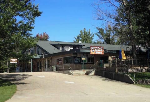 Snack/Ice Cream shop across the street from the cottage