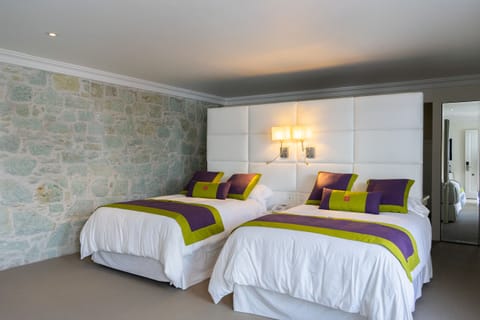 Premium Suite 2 Queen | Premium bedding, minibar, in-room safe, individually decorated