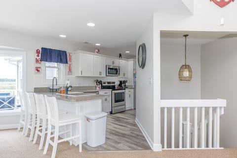 Kitchen with Eat-In Seating