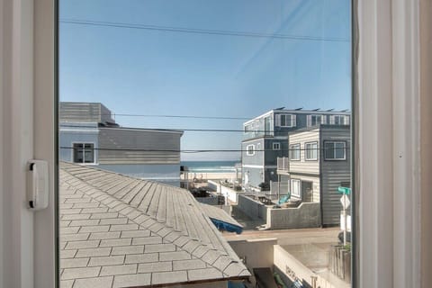 Wake up each morning to the sights and sounds of the Pacific Ocean!