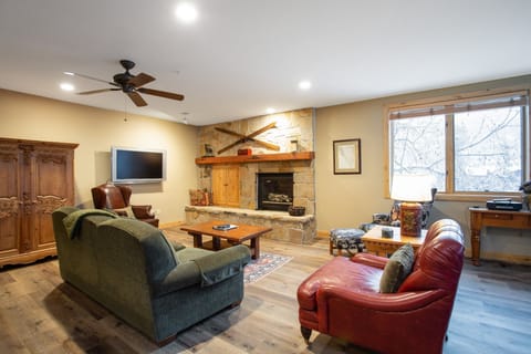 Living Room, Room, Indoors, Couch, Furniture