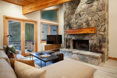 Furniture, Living Room, Indoors, Room, Fireplace