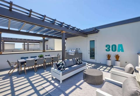 Huge Rooftop Deck
