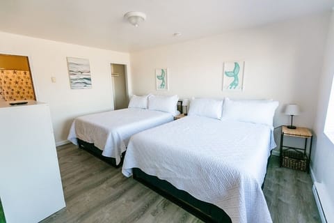 Bedroom with 2 Queen Beds and bathroom