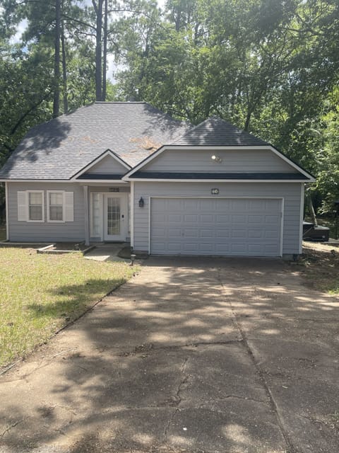 Exterior of property/parking available in drive and on cul-de-sac