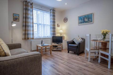 Arcadia - 1 Bedroom Apartment - Tenby (7989)