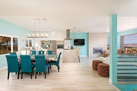 Contemporary dining at its best!
Table seats 8 while quartzite bar seats 4