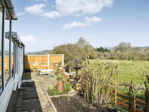 Sitting-out-area | Windmill Cottage, Breadsall, near Derby