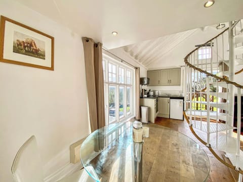 Open plan living space | The Hazeling Hideaway, Slad, near Stroud