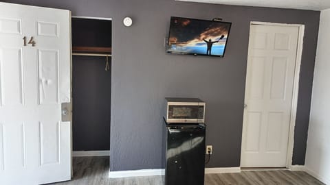 Comfort Single Room | WiFi (free), bed sheets