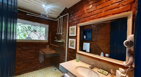 Grand Room | Bathroom | Hair dryer, towels