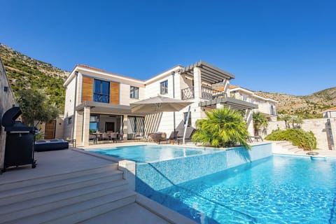 Villa Anna and fabulous outdoor spaces, are waiting to welcome you.