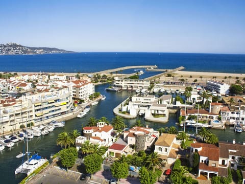 Water, Sky, Daytime, Azure, Building, Coastal And Oceanic Landforms, Body Of Water, Landscape, Beach, Natural Landscape