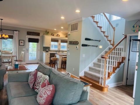 House, 2 Bedrooms | Living area | TV