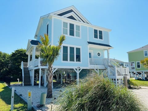 House, 2 Bedrooms | Exterior