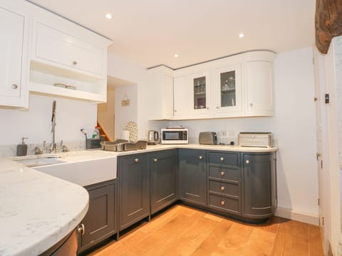 Fridge, dishwasher, electric kettle, toaster