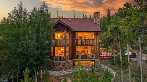 Welcome to Alpenglow Peaks Lodge