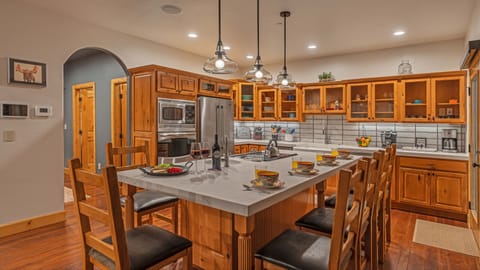 Extra seating at the kitchen breakfast bar