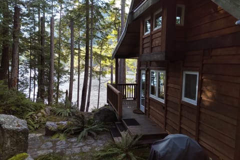 Classic Cabin, Private Bathroom, Ocean View (The Cabin on Waterfront) | Exterior