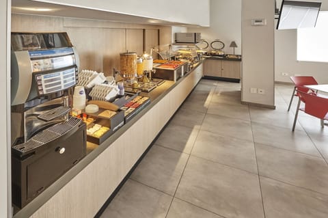 Free daily full breakfast