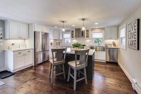 Kitchen Island with Seating for 2