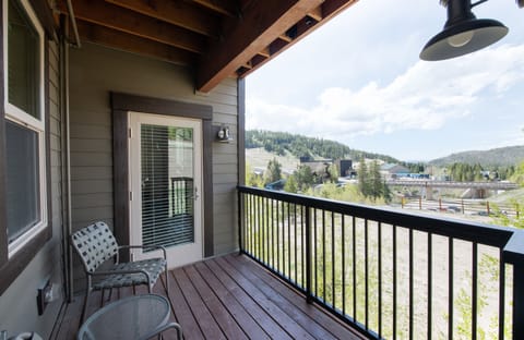 Condo, 2 Bedrooms | Property grounds