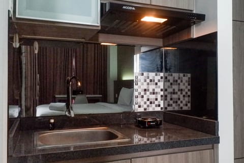 Room | Private kitchen | Fridge, stovetop, cookware/dishes/utensils