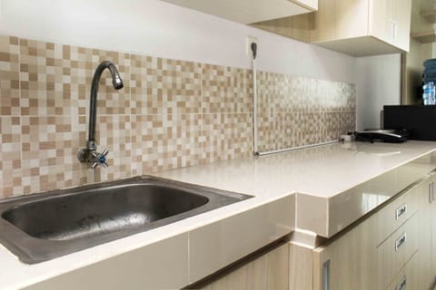 Room | Private kitchen | Fridge, stovetop, cookware/dishes/utensils