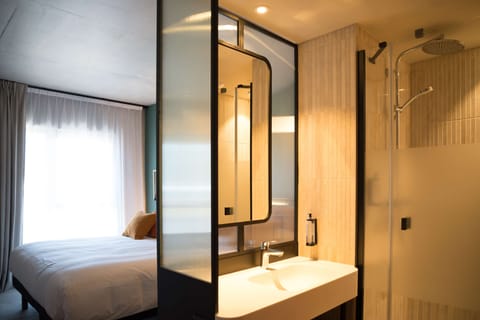 Shower, towels, soap, shampoo