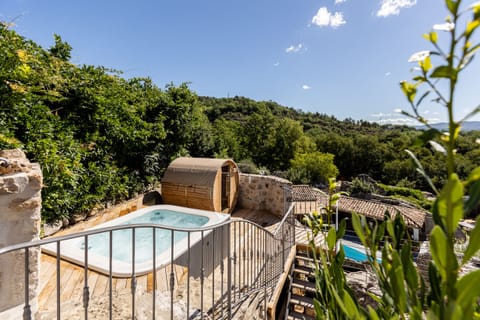 Hot Tub / whirlpool bath (Outdoor)