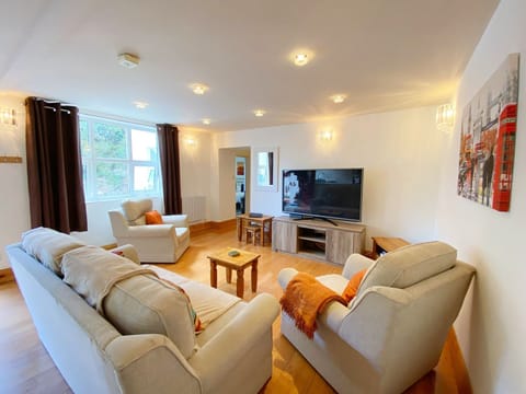 The Lower Stable Apartment - Living Room