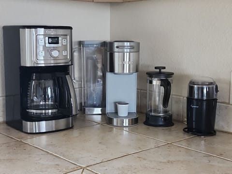 We have your breakfast routine covered. Coffee maker, grinder, French press and Keurig.