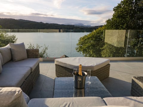 Cottage | Balcony