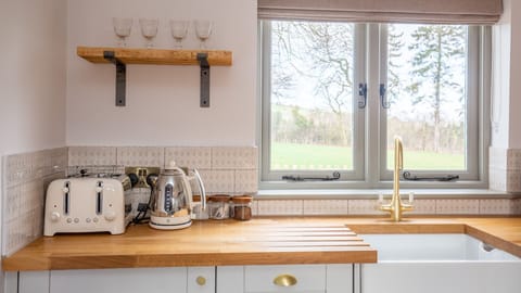 Kitchen-Diner, Chestnut Cottage, Bolthole Retreats