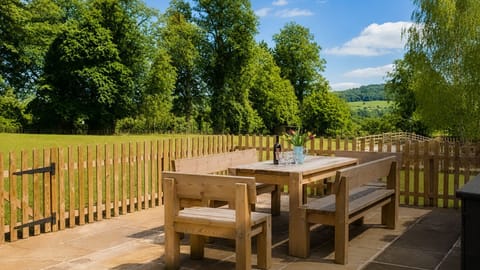 Patio and View, Chestnut Cottage, Bolthole Retreats