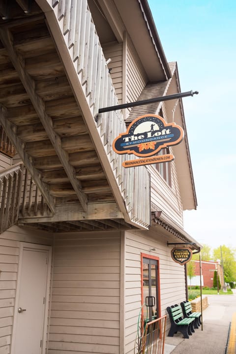 In the heart of dining and shopping in Nashville