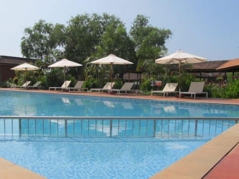 Outdoor pool, pool umbrellas, sun loungers