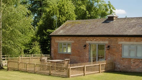 Rear View, Paddock Cottage, Bolthole Retreats