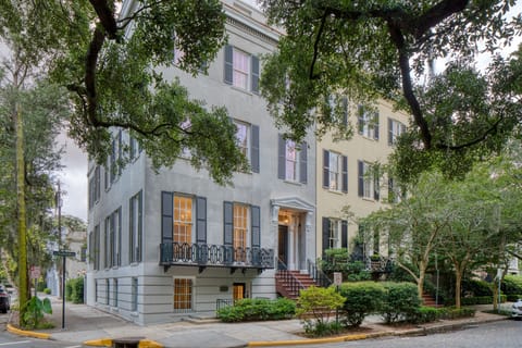 Welcome to Bell Mansion Main and Garden!