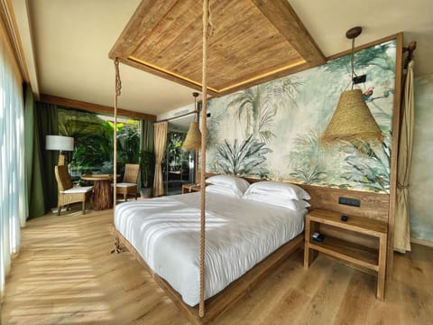 Luxury Room, 1 Bedroom, Non Smoking | In-room safe, blackout drapes, soundproofing, iron/ironing board