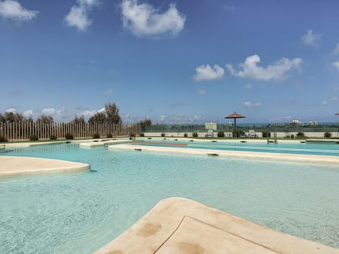 Los Flamencos has a large pool area, chill-out zone, gymnasium, kids play area, Spa, sports area, volleyball, bowls, bird hide, games room and communal garden.