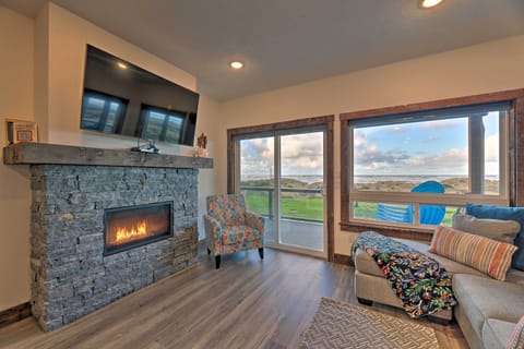 Waldport Vacation Rental | 1BR | 2BA | 1,035 Sq Ft | 4 Steps to Access