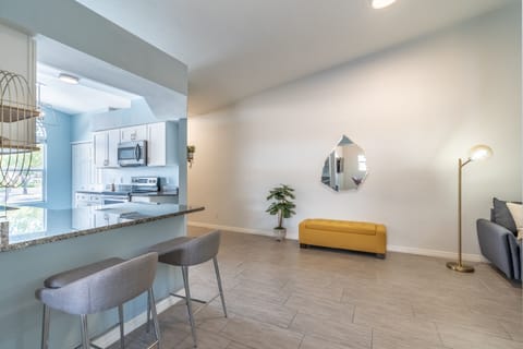 An open floor plan w/ vaulted ceilings, stylish lighting & fixtures throughout. 