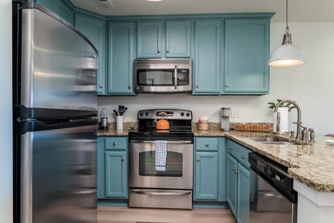Stainless steel appliances, granite counter tops